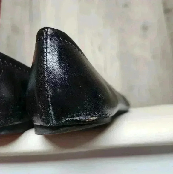 Tory Burch Round Toe Black Leather Ballet Flats Gold Emblem size 7 women's - Picture 6 of 13